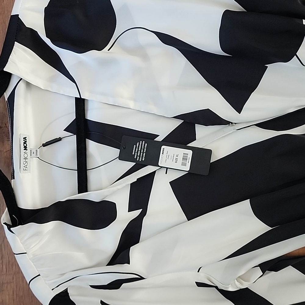 Fashion Nova Black and White Vida Loca Abstract Long Sleeve Dress - Picture 7 of 7